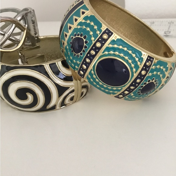 5 Women’s Bracelets - Picture 6 of 9